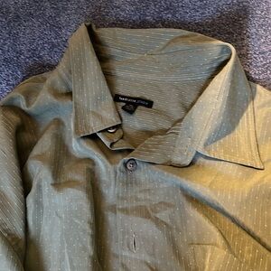 Men’s slightly used Van Hewson 3XL 20 to 20 1/2, 100% polyester short  sleeve